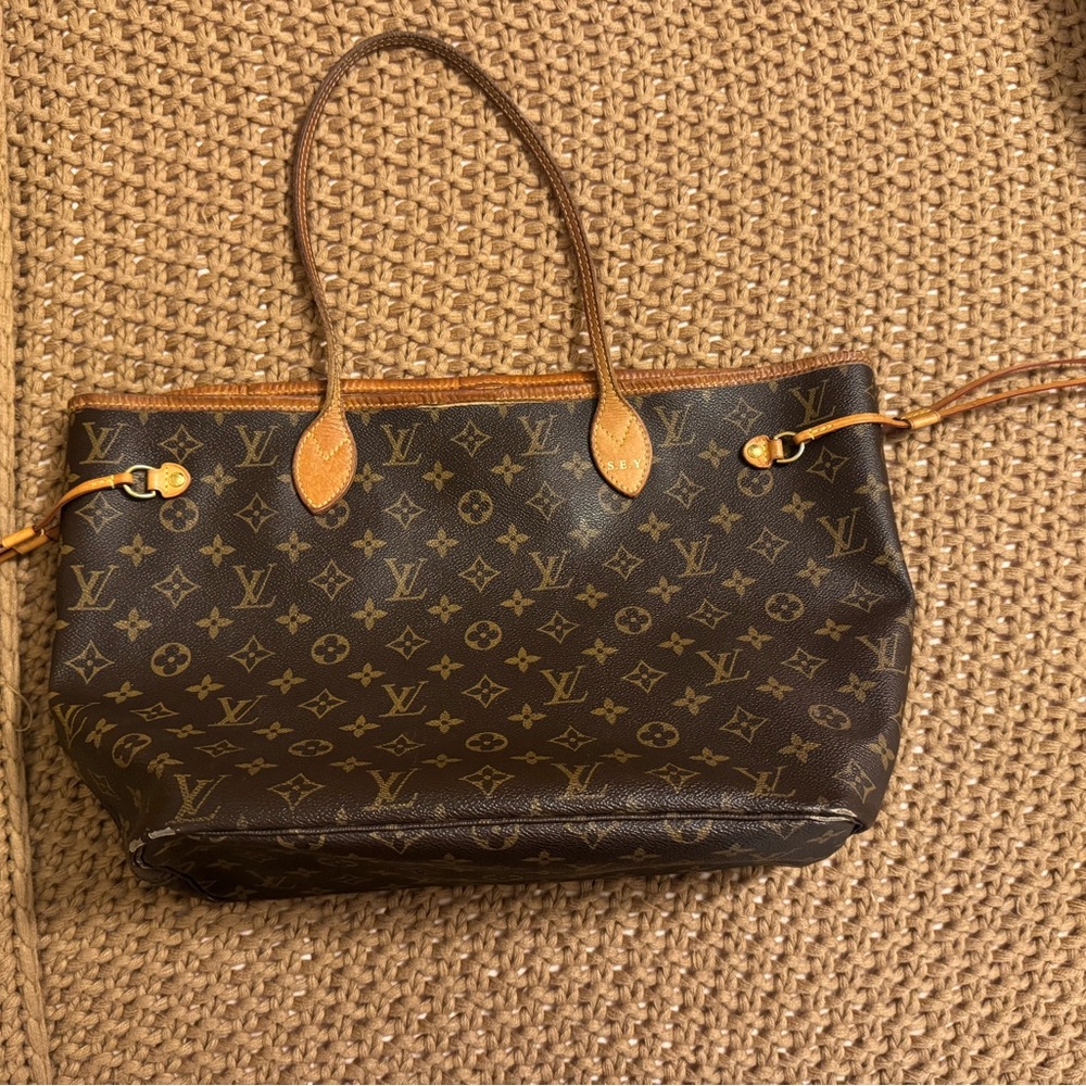 Louis Vuitton Neverfull MM Brown Monogram Tote Bag   12.2 x 11 x 5.5 inches